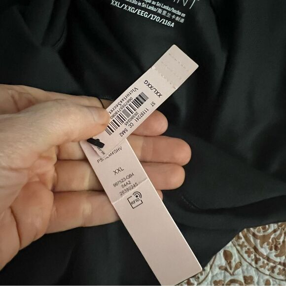 VICTORIA'S SECRET
ON POINT xxl black cropped hooded jacket nwt black - Picture 9 of 13